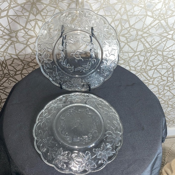 2 Princess House 8in FANTASY with Scalloped Edge #5296 Floral Clear Glass Plates - Picture 2 of 4